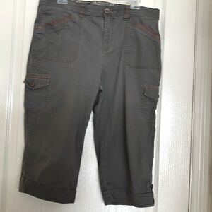 💥Gloria Vanderbilt Capris- Size 14💥